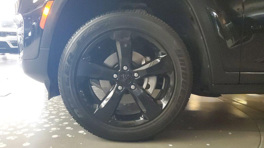 used 2025 Jeep Grand Cherokee car, priced at $33,919