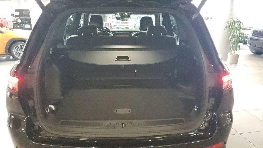 used 2025 Jeep Grand Cherokee car, priced at $33,919