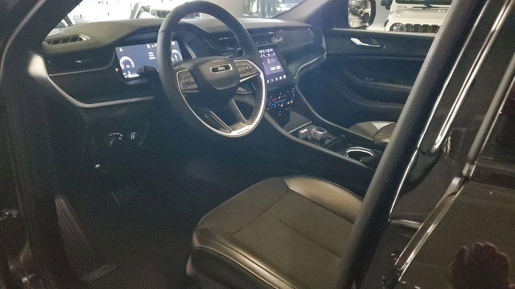 used 2025 Jeep Grand Cherokee car, priced at $33,919