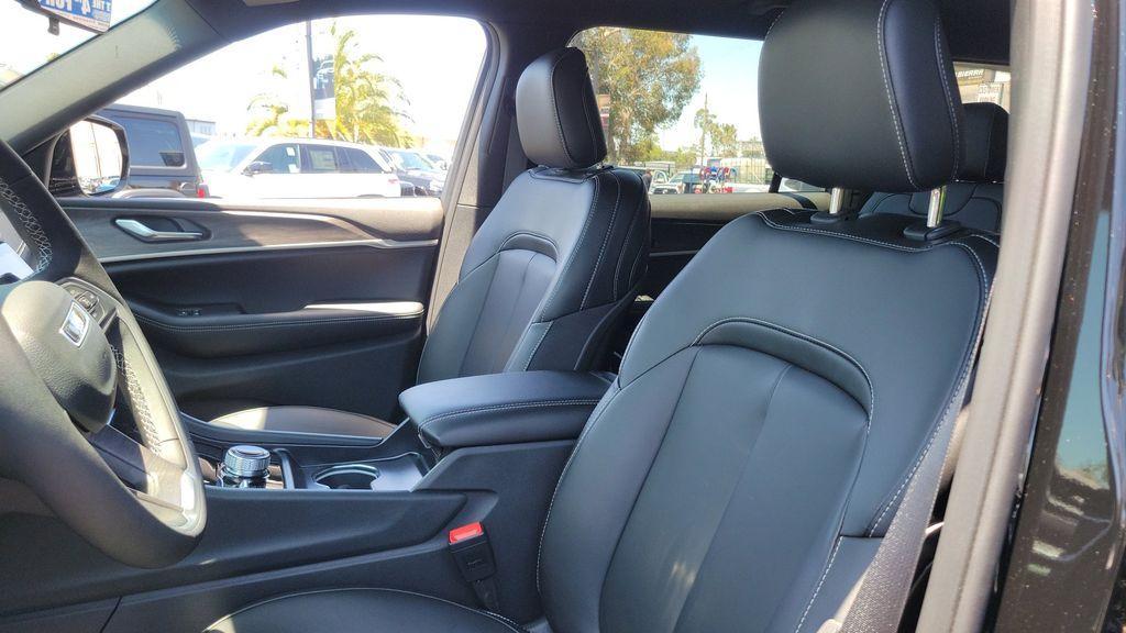new 2025 Jeep Grand Cherokee L car, priced at $50,172