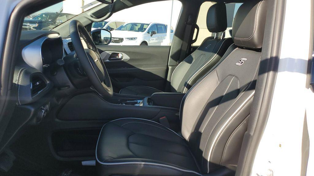 new 2025 Chrysler Pacifica car, priced at $46,995