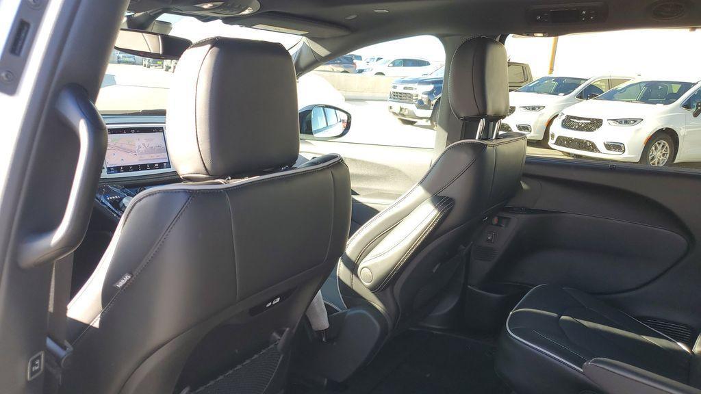 new 2025 Chrysler Pacifica car, priced at $46,995