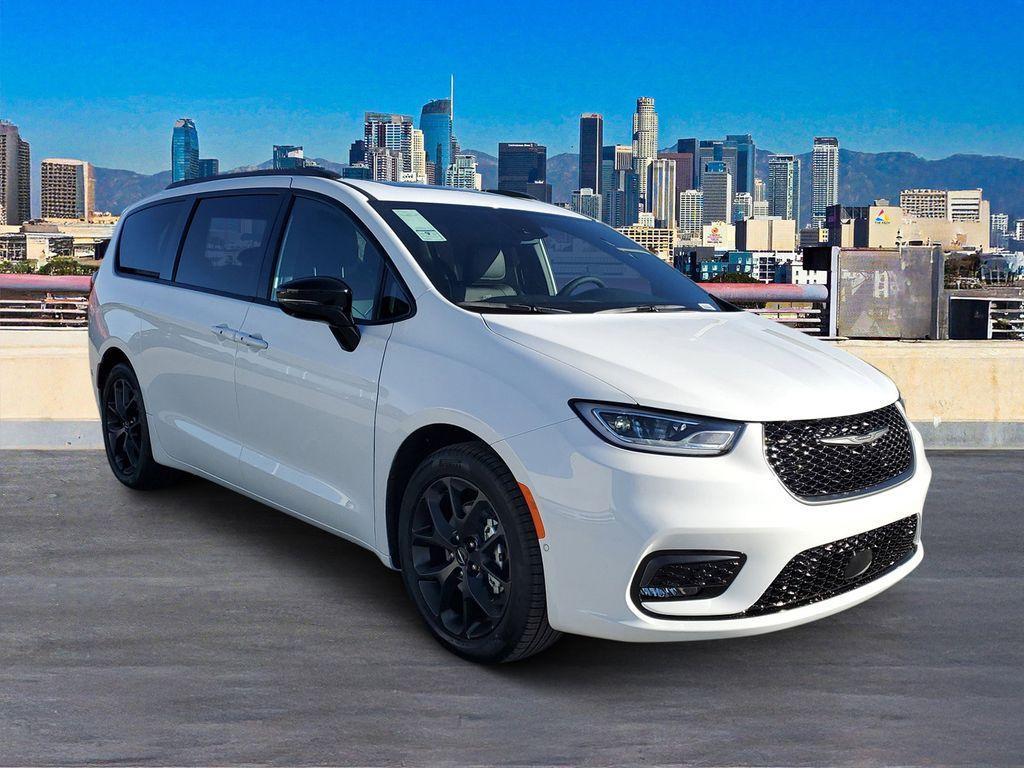 new 2025 Chrysler Pacifica car, priced at $46,995