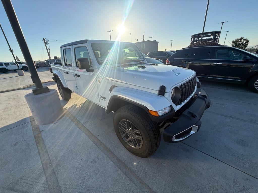 used 2024 Jeep Gladiator car, priced at $38,919