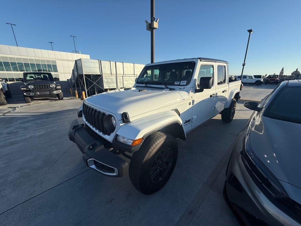 used 2024 Jeep Gladiator car, priced at $38,919