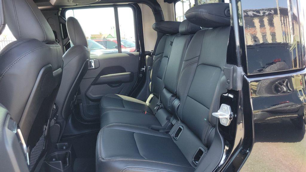 new 2025 Jeep Gladiator car, priced at $48,065