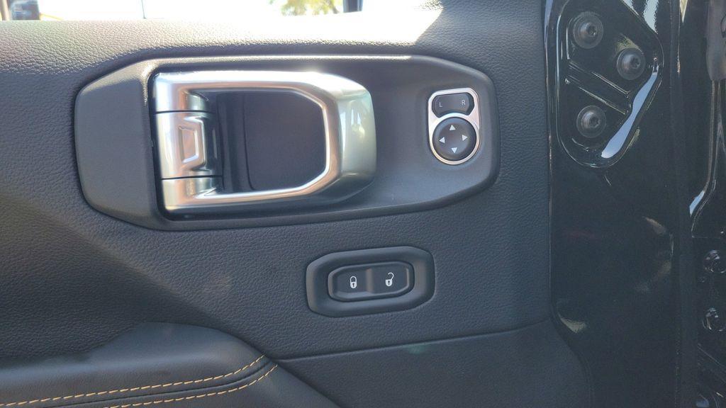 new 2025 Jeep Gladiator car, priced at $48,065