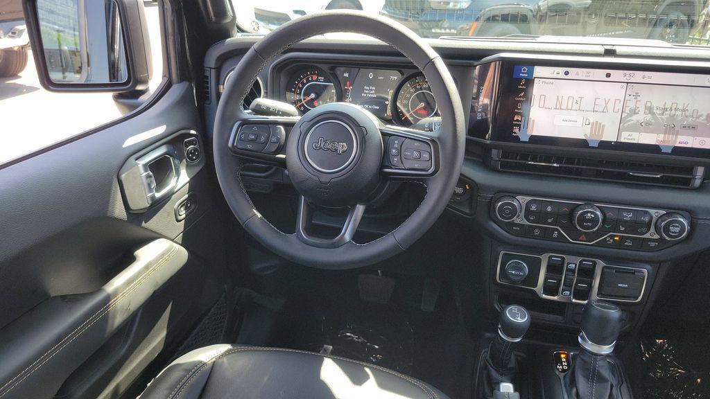 new 2025 Jeep Gladiator car, priced at $48,065