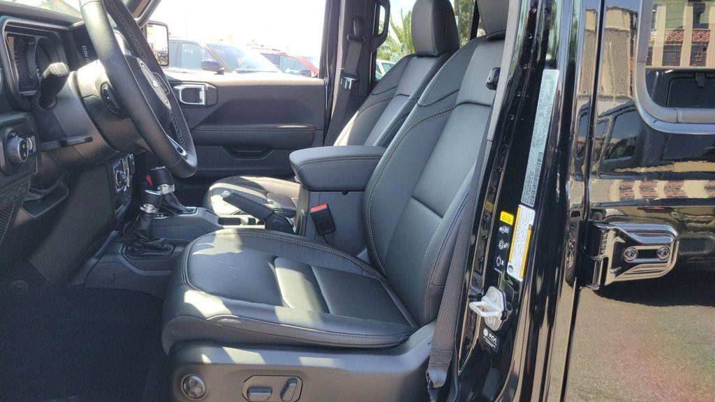 new 2025 Jeep Gladiator car, priced at $48,065