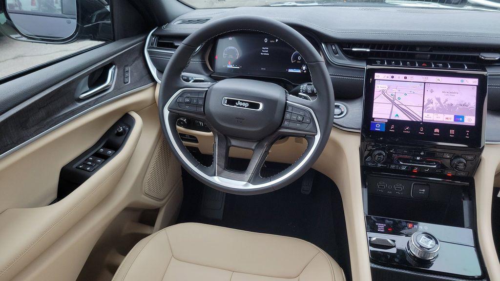 new 2025 Jeep Grand Cherokee car, priced at $46,396