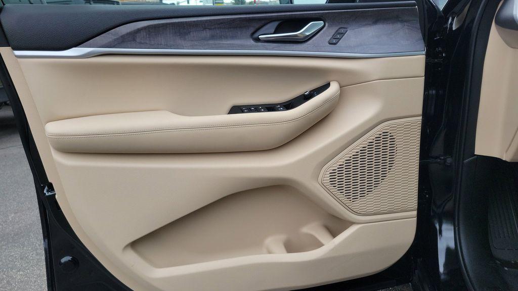new 2025 Jeep Grand Cherokee car, priced at $46,396