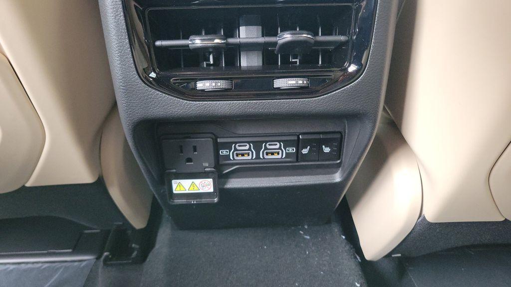 new 2025 Jeep Grand Cherokee car, priced at $46,396