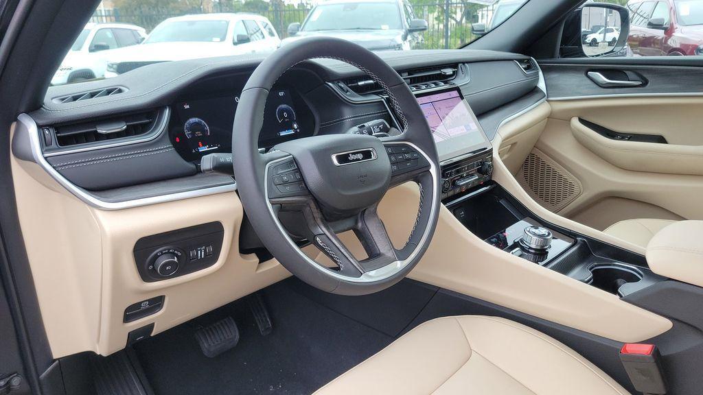 new 2025 Jeep Grand Cherokee car, priced at $46,396