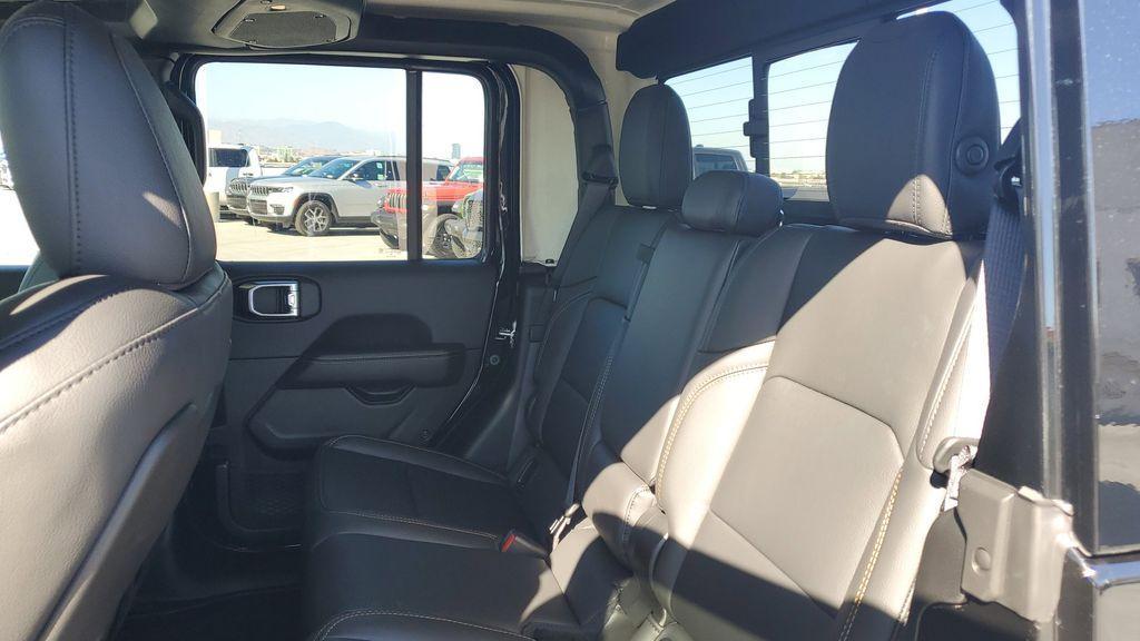 new 2025 Jeep Gladiator car, priced at $48,585