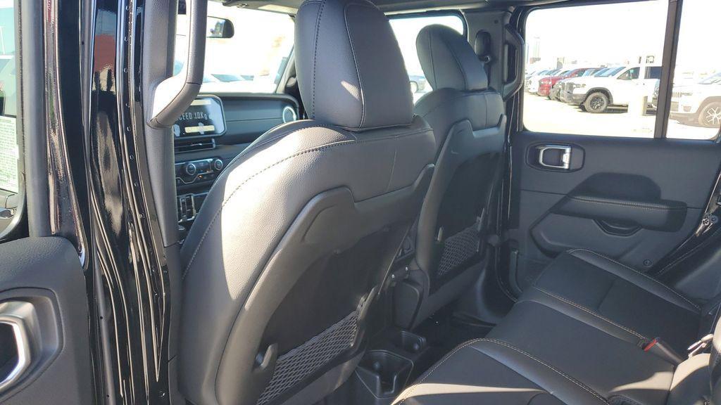 new 2025 Jeep Gladiator car, priced at $48,585