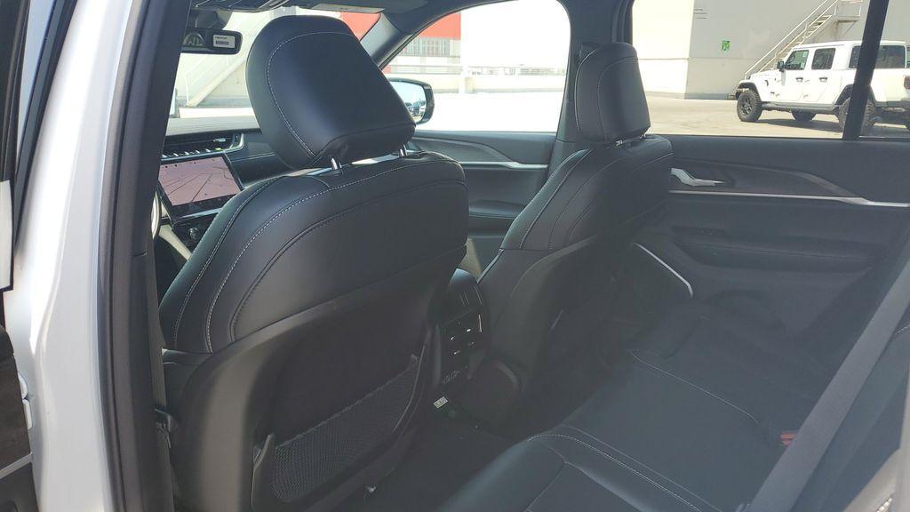 new 2025 Jeep Grand Cherokee car, priced at $50,294