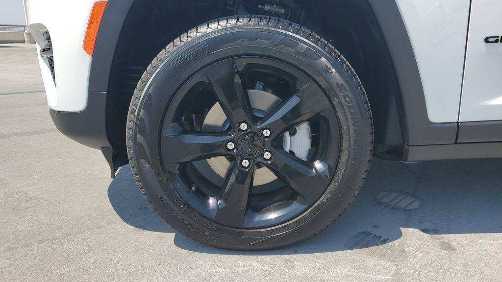 new 2025 Jeep Grand Cherokee car, priced at $50,294