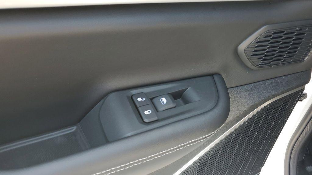 new 2025 Jeep Grand Cherokee car, priced at $50,294