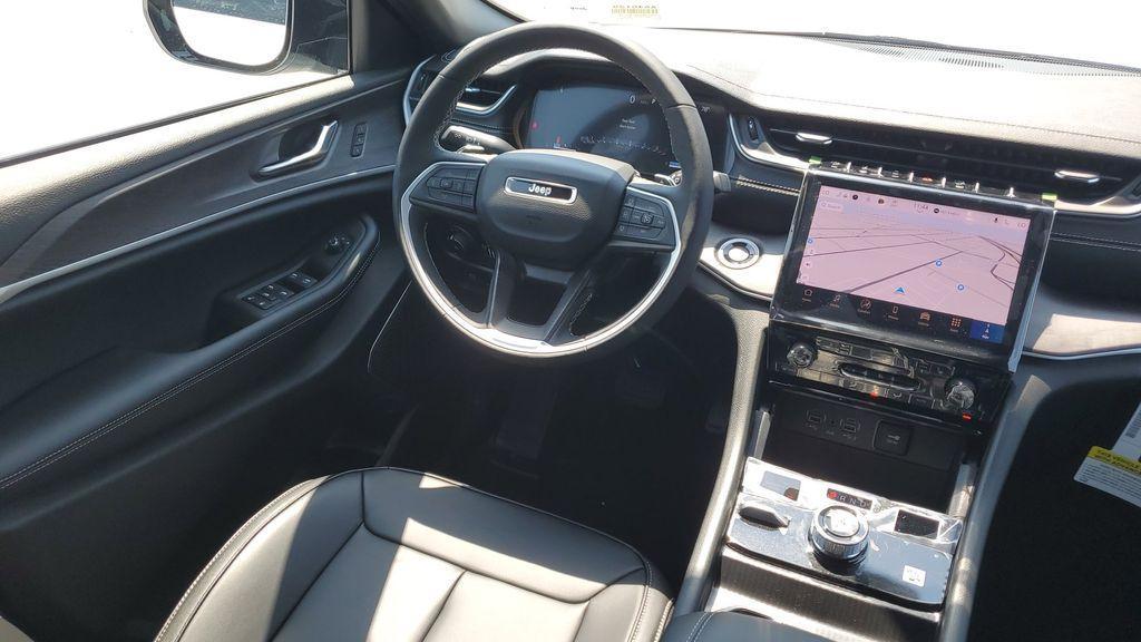 new 2025 Jeep Grand Cherokee car, priced at $50,294