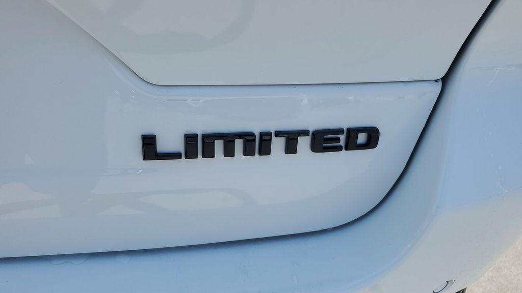 new 2025 Jeep Grand Cherokee car, priced at $50,294