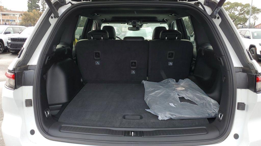 new 2024 Jeep Grand Cherokee car, priced at $37,995