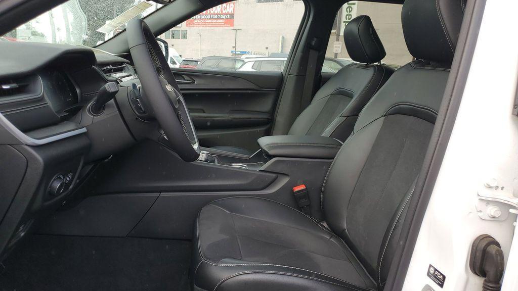 new 2024 Jeep Grand Cherokee car, priced at $37,995