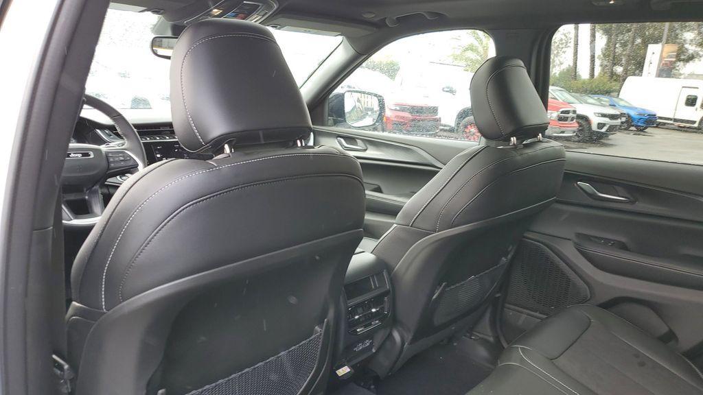 new 2024 Jeep Grand Cherokee car, priced at $37,995