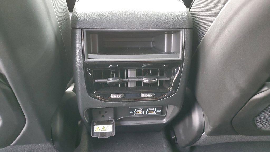 new 2024 Jeep Grand Cherokee car, priced at $37,995