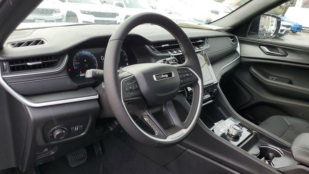 new 2024 Jeep Grand Cherokee car, priced at $37,995