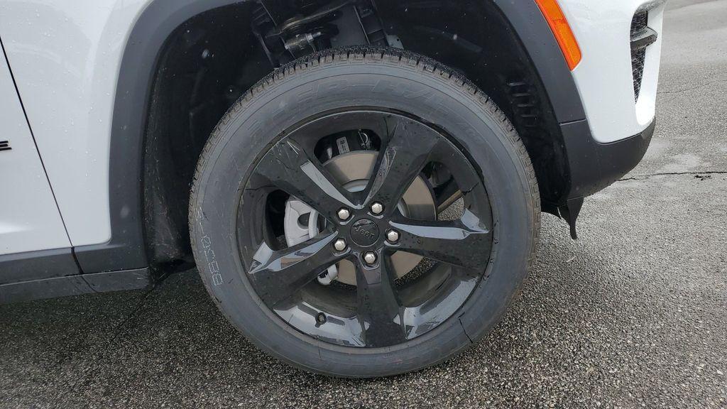new 2024 Jeep Grand Cherokee car, priced at $37,995