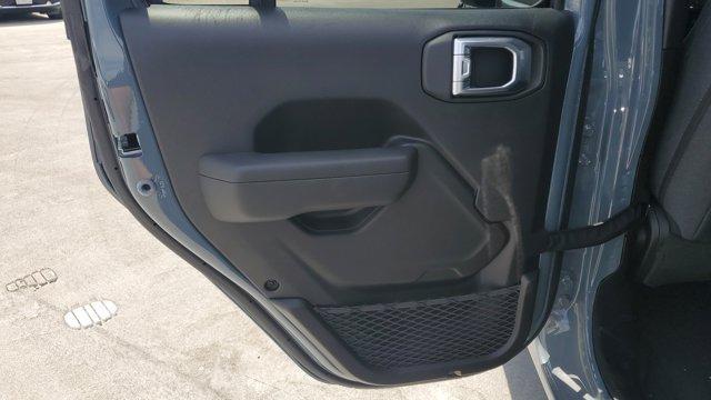 new 2025 Jeep Wrangler car, priced at $46,580