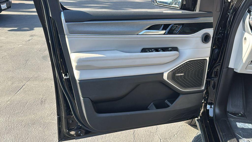 new 2025 Jeep Wagoneer car, priced at $65,735