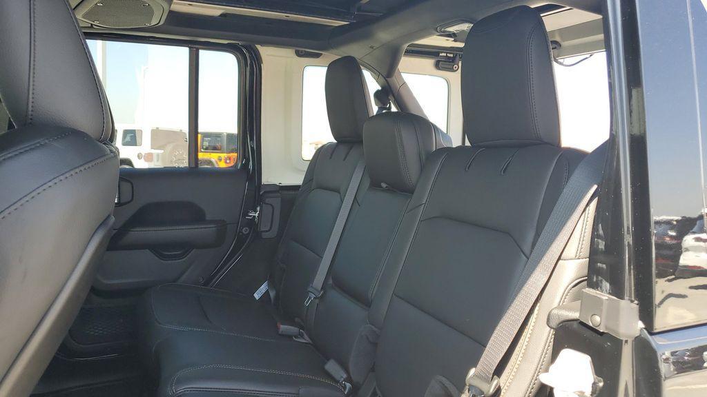 new 2025 Jeep Wrangler car, priced at $55,427