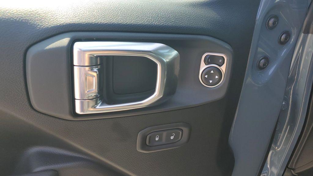 new 2025 Jeep Wrangler car, priced at $50,726