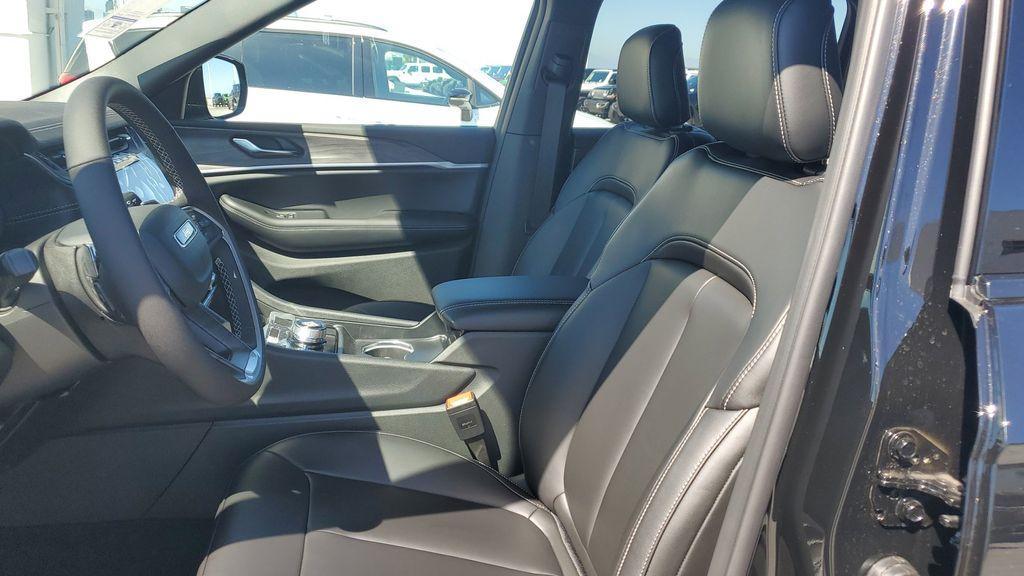 new 2025 Jeep Grand Cherokee car, priced at $52,260