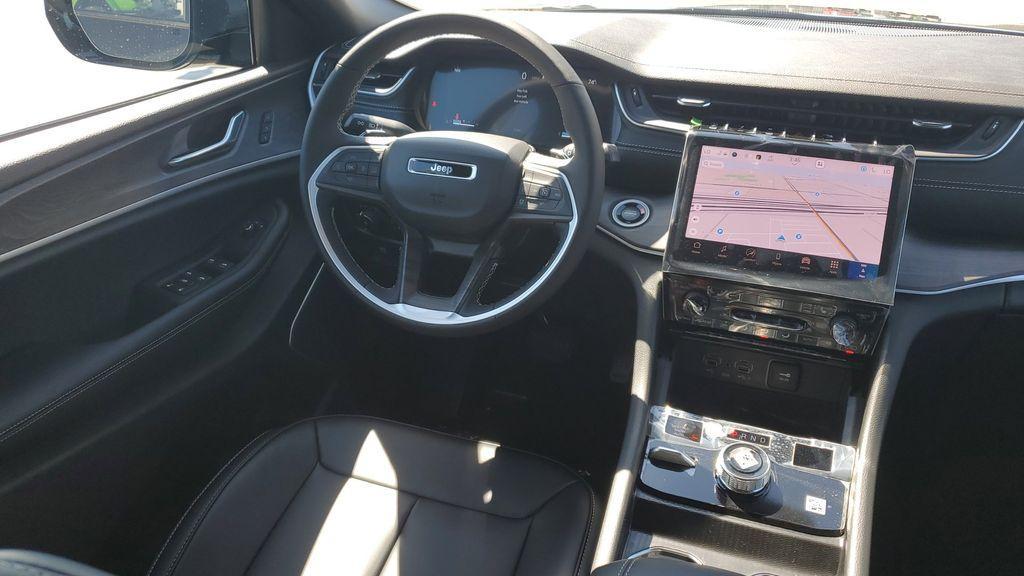 new 2025 Jeep Grand Cherokee car, priced at $52,260