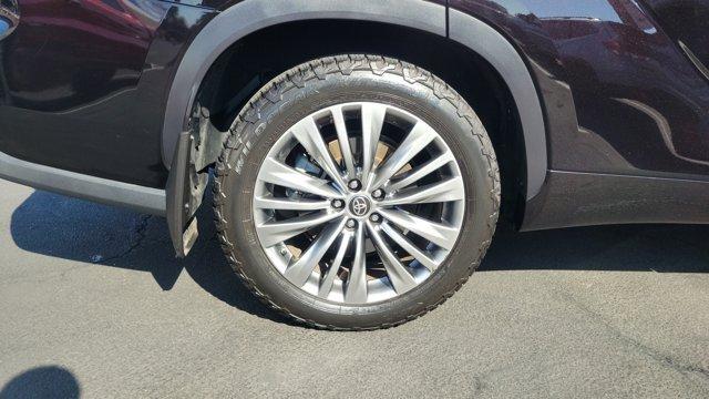 used 2022 Toyota Highlander car, priced at $39,519