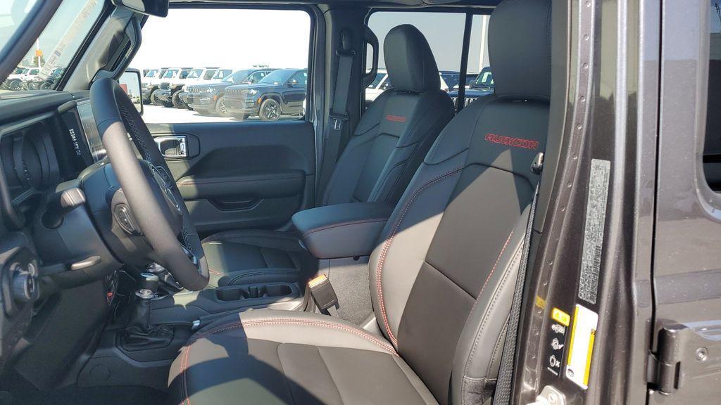 new 2025 Jeep Gladiator car, priced at $55,995