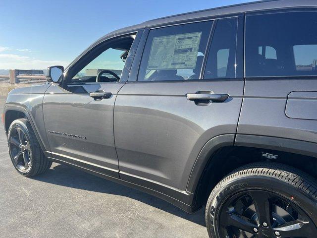 new 2024 Jeep Grand Cherokee car, priced at $45,675