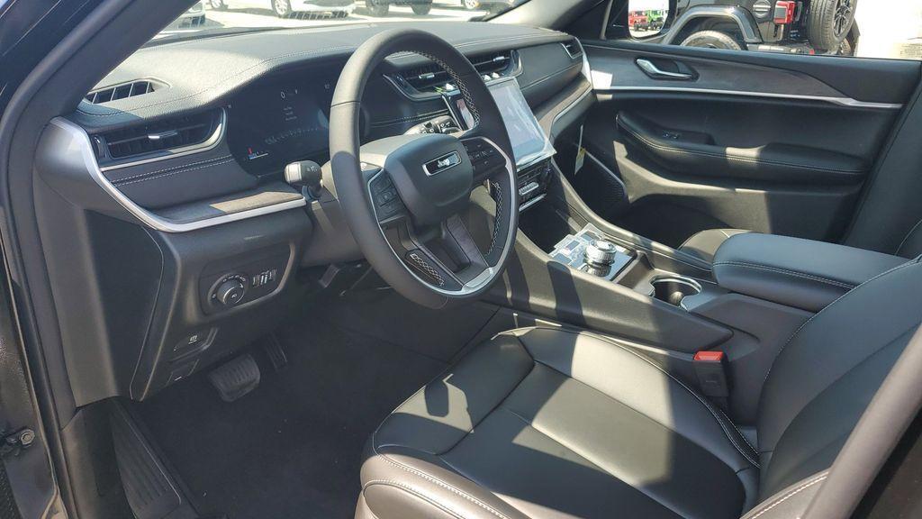 new 2025 Jeep Grand Cherokee car, priced at $52,260