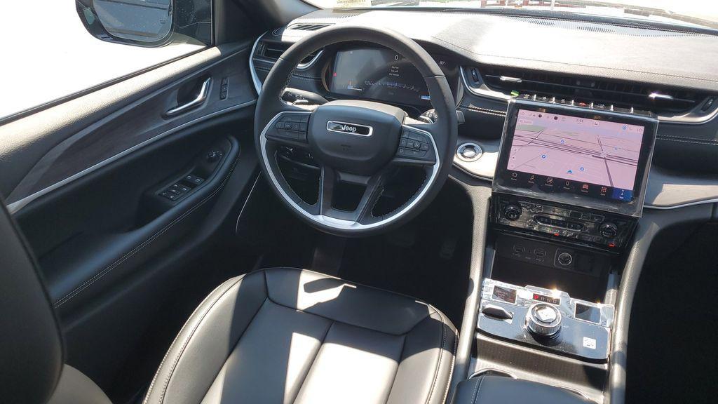 new 2025 Jeep Grand Cherokee car, priced at $52,260