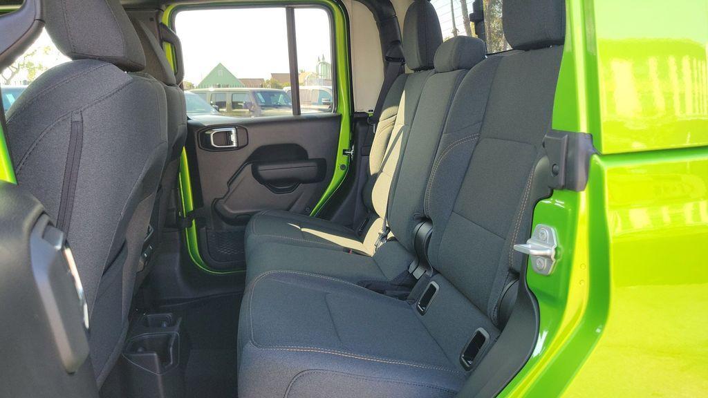 new 2025 Jeep Gladiator car, priced at $40,995