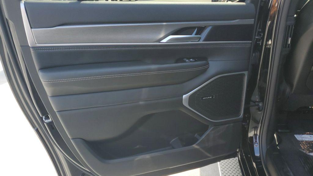 new 2025 Jeep Wagoneer L car, priced at $73,306