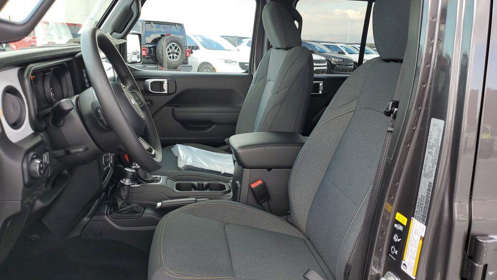 new 2025 Jeep Gladiator car, priced at $39,995