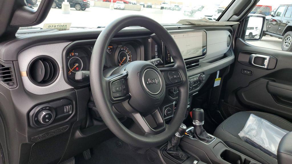 new 2025 Jeep Gladiator car, priced at $39,995