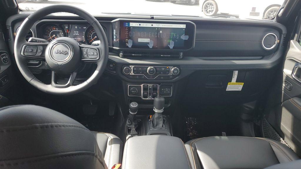 new 2025 Jeep Gladiator car, priced at $44,877