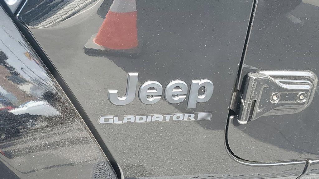 new 2025 Jeep Gladiator car, priced at $44,877