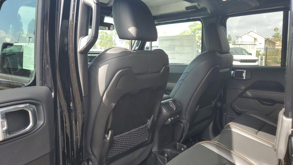 new 2025 Jeep Gladiator car, priced at $44,877