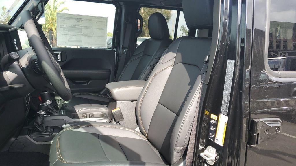 new 2025 Jeep Gladiator car, priced at $44,877