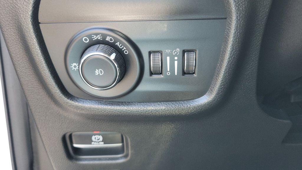 used 2023 Jeep Grand Cherokee car, priced at $27,419
